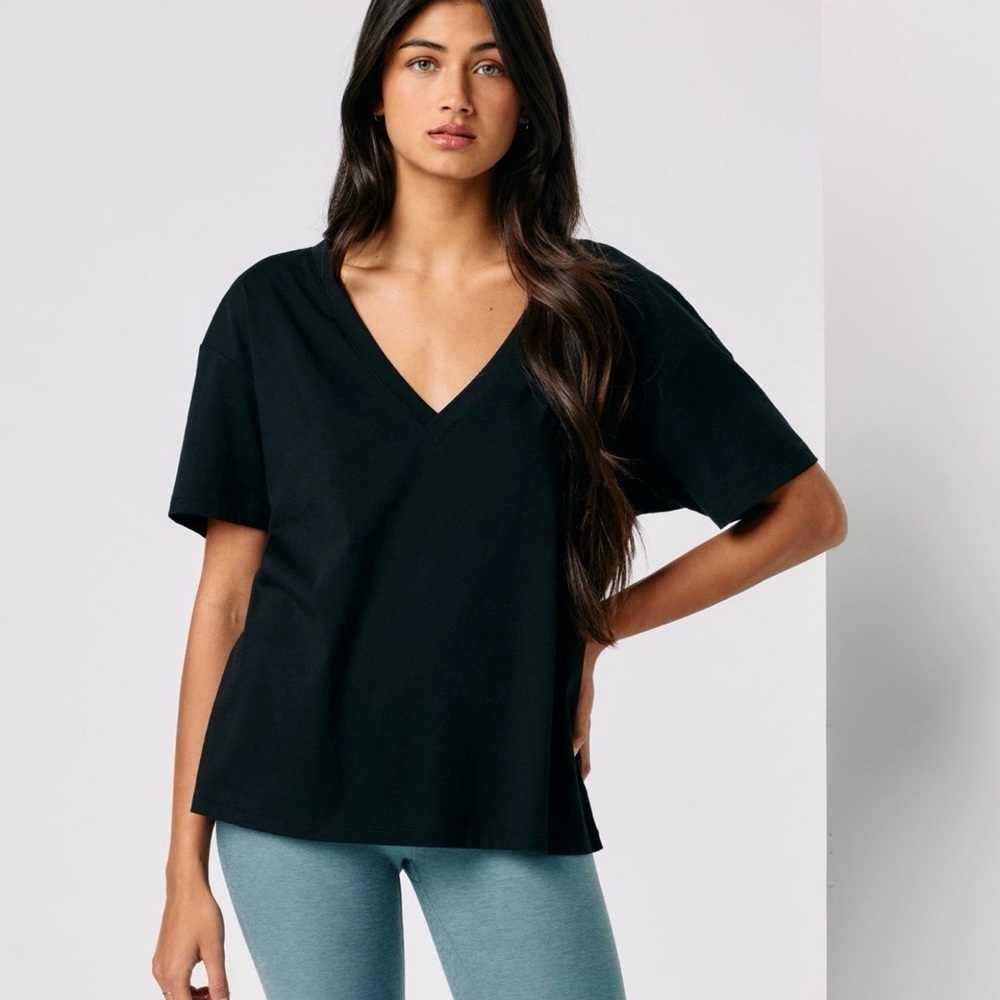 Vuori Sutton Black V-Neck Women's Tee Size Small